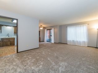4530 Tama St SE APT 1, Cedar Rapids, IA 52403