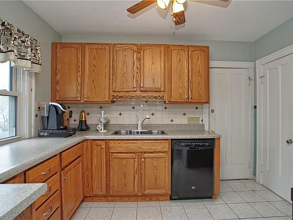 5th image of 2172 Carabel Ave