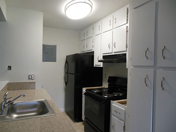 3rd image of 107 E Tiffany Dr APT 3