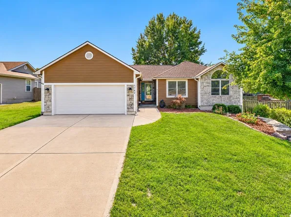1742 Finch Dr, Tonganoxie, KS 66086