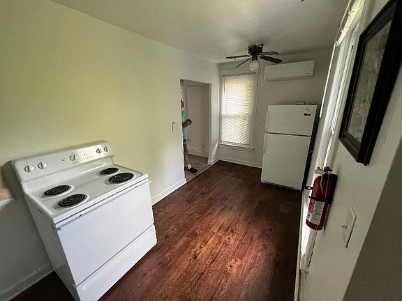 4th image of 224 Douglas Ave #4