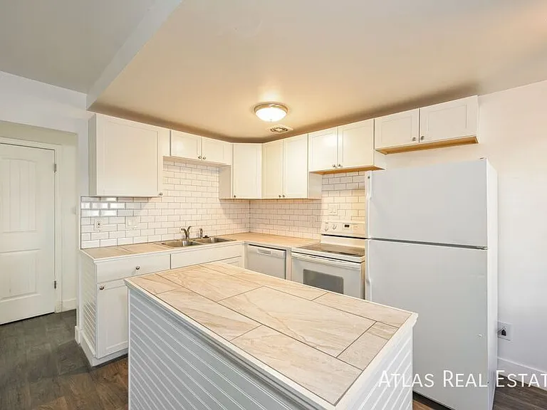132 W Ida Ave — Photo 3