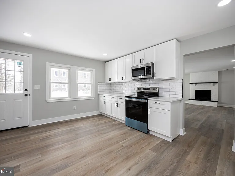 181 W 7th Ave — Photo 6