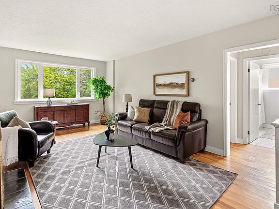 3rd image of 104 Joffre St