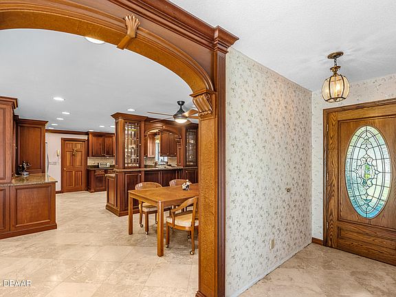 2nd image of 810 Hensel Hill Rd W