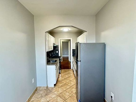 5th image of 400 Highland Ter APT 2C