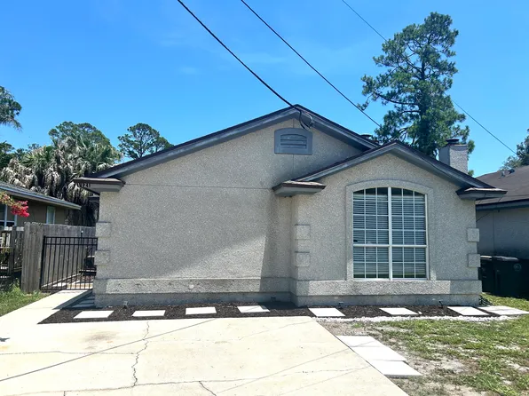 1121 Hibiscus St, Atlantic Beach, FL 32233