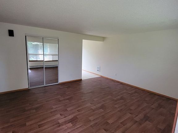 5th image of 7325 Riverside Rd E APT I