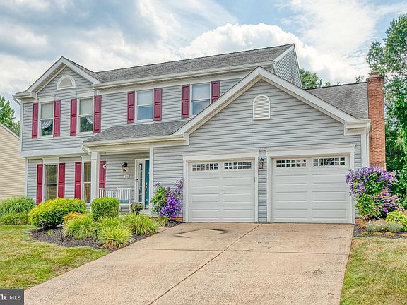 3rd image of 818 Brentwood Park Dr