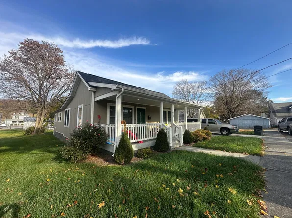 197 Clark St, White Sulphur Springs, WV 24986