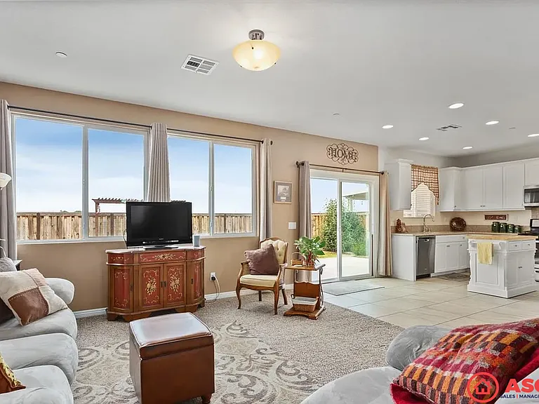 8209 Coral Point Ct — Photo 5
