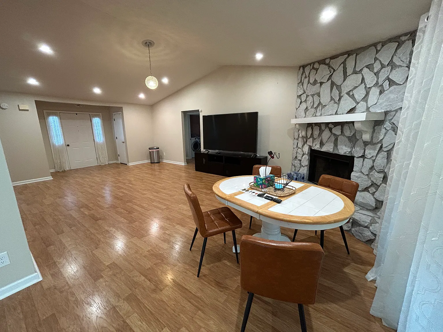 3 bed, 1514 sqft, $1,950 — Photo 3
