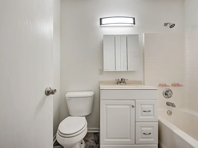 109 E Hayes St — Photo 10