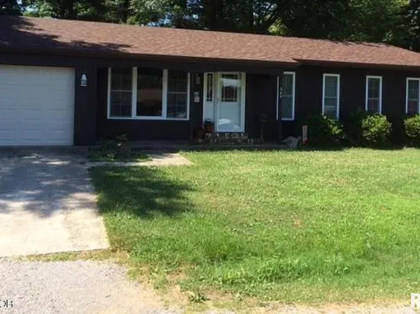 304 W Blake St, Benton, IL 62812