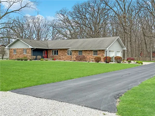 10935 Prestige Dr, Lerna, IL 62440