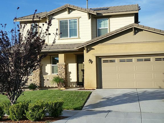 BEAUTIFUL FRONT PORCH