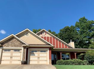 401 Marthas Ct, Opelika, AL 36801