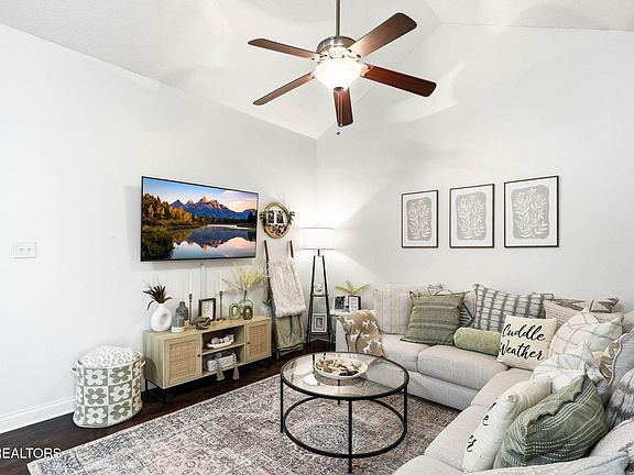 5th image of 4606 Dewey Way