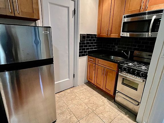 3rd image of 350 W 55th St APT Gr1