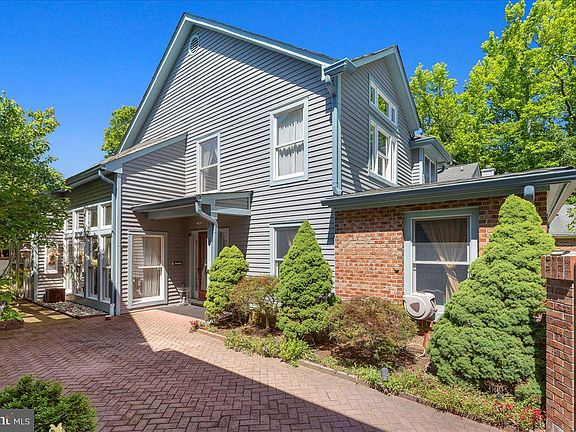 2nd image of 7 Fieldwood Ct