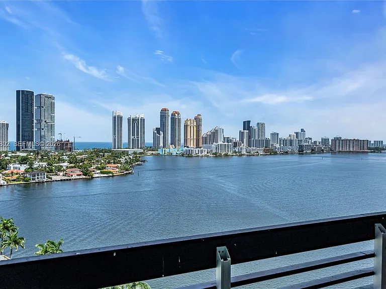 3600 Mystic Pointe Dr #1816 — Photo 22