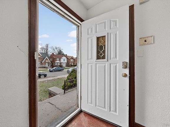 5th image of 17540 Indiana St