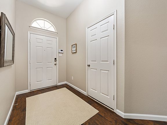 4th image of 1525 Black Maple Dr