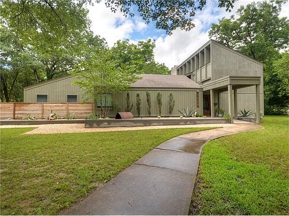 Welcome home to 1605 E 17th Street in the historic district of Georgetown, TX!