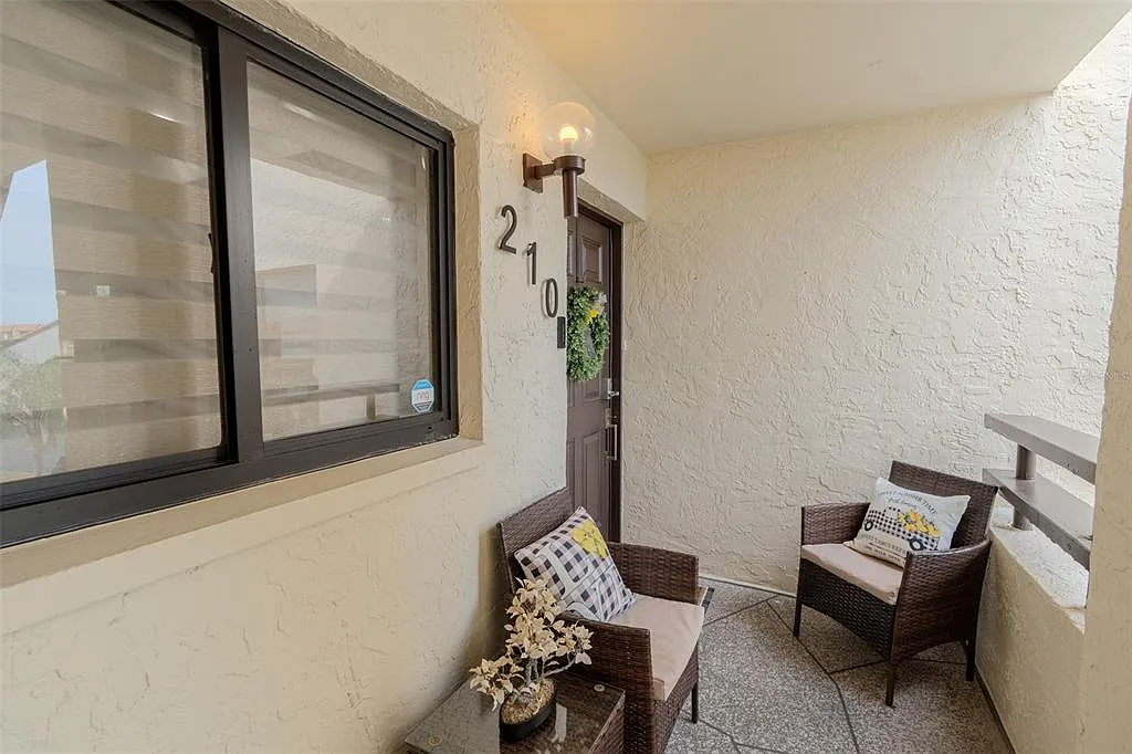 2 bed, 2.0 bath, 1220 sqft, $3,500 — Photo 4