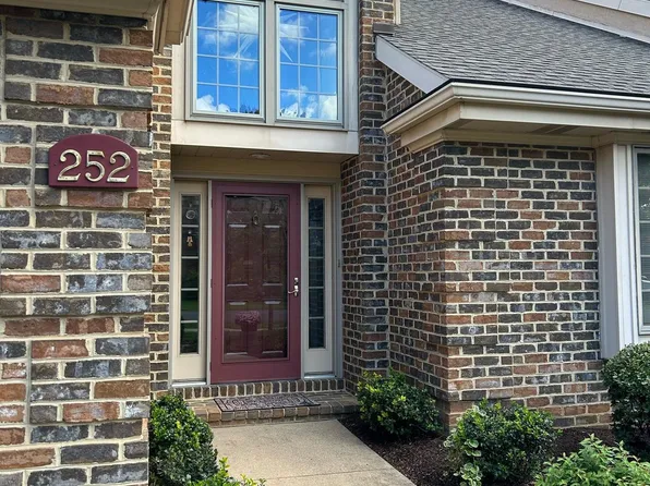 252 Willow Valley Dr #Q, Lancaster, PA 17602