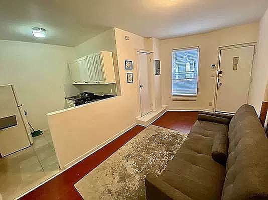 4th image of 522 E 11th St #13