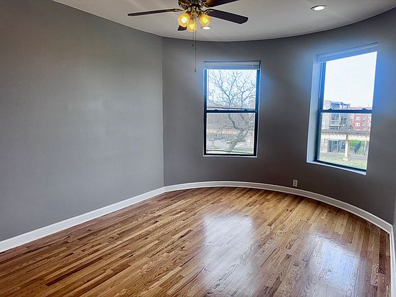 3rd image of 4949 S Calumet Ave #3S