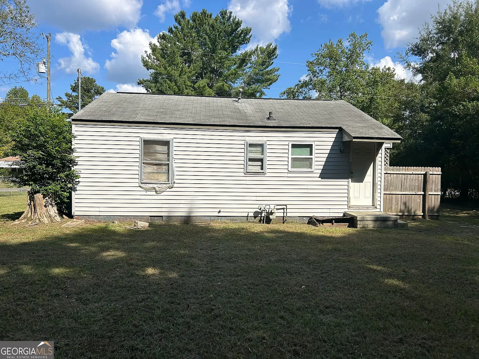 2 bed, 768 sqft, $900 — Photo 1