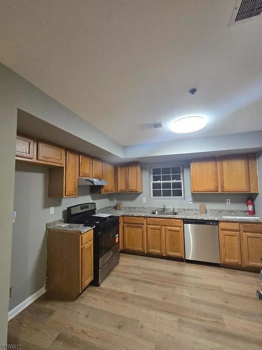 2 bed, 1.5 bath, $2,200 — Photo 2
