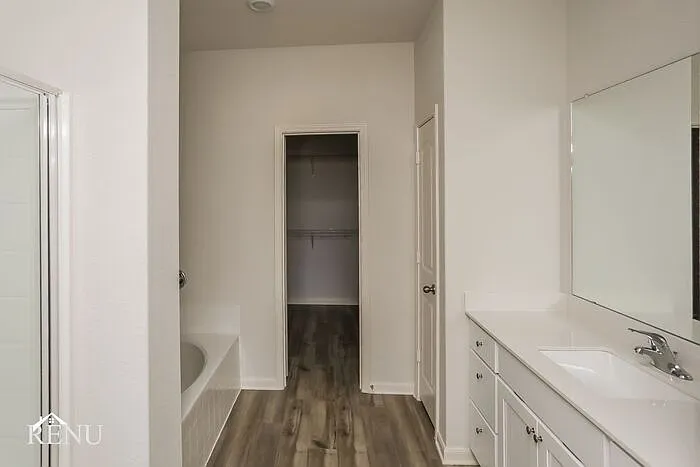 2033 Hialeah Dr — Photo 8
