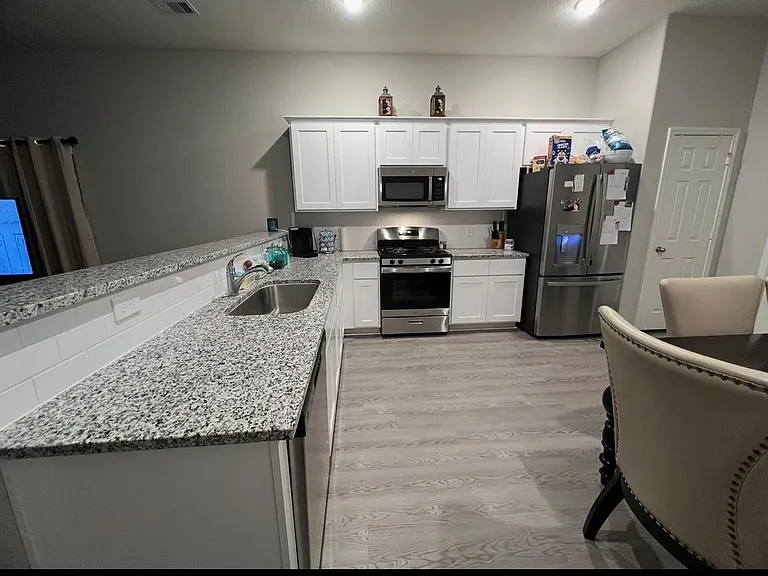 306 Helen St — Photo 3