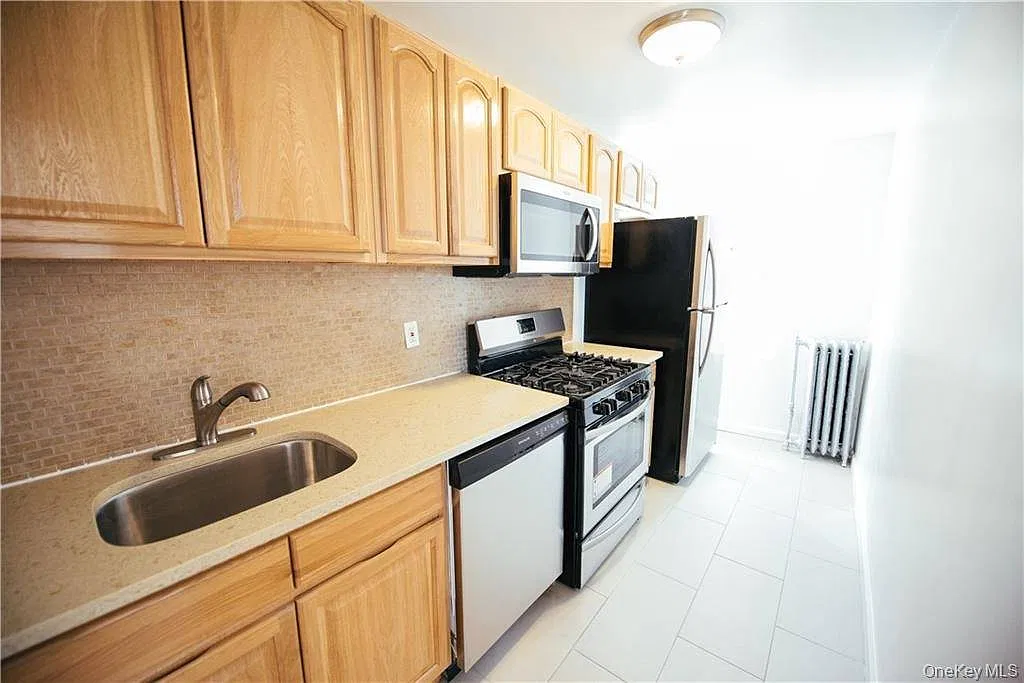 2 bed, 1.0 bath, 700 sqft, $2,996 — Photo 1