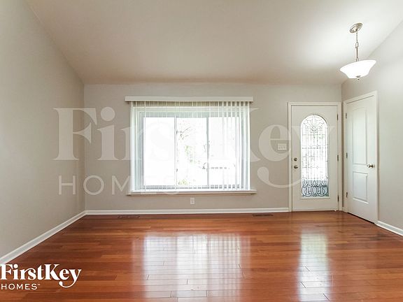 3rd image of 303 N Bromley Dr