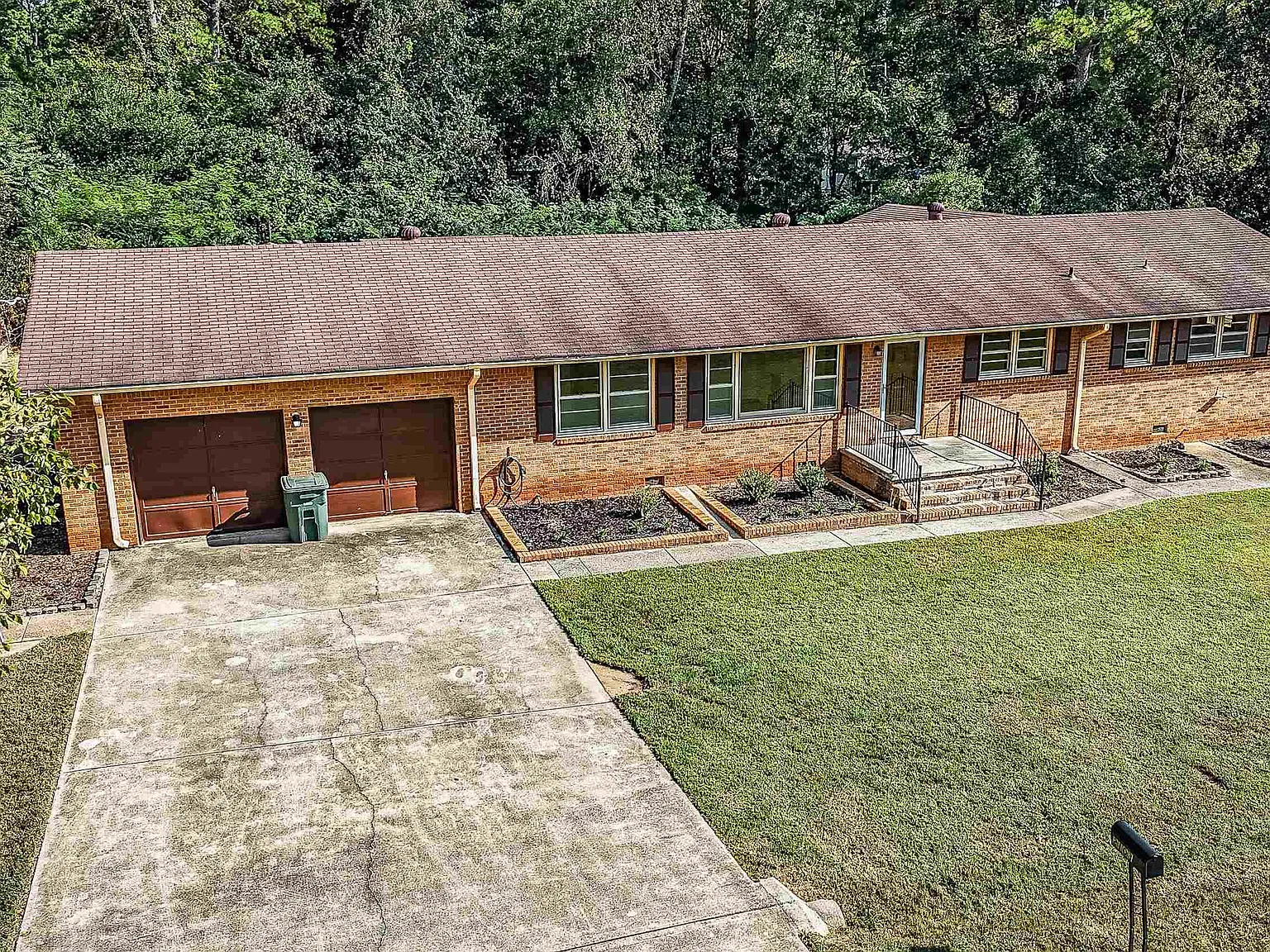4 bed, 3.0 bath, 2109 sqft, $1,898 — Photo 3