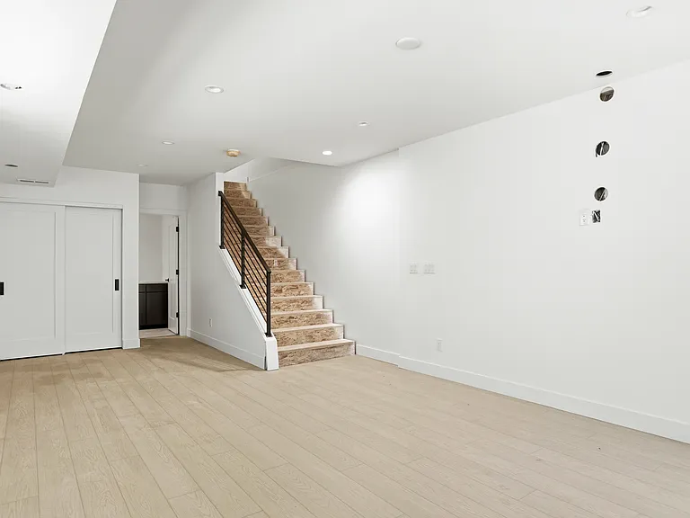 W 37th Ave — Photo 13