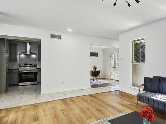 4th image of 11821 Petal Dr