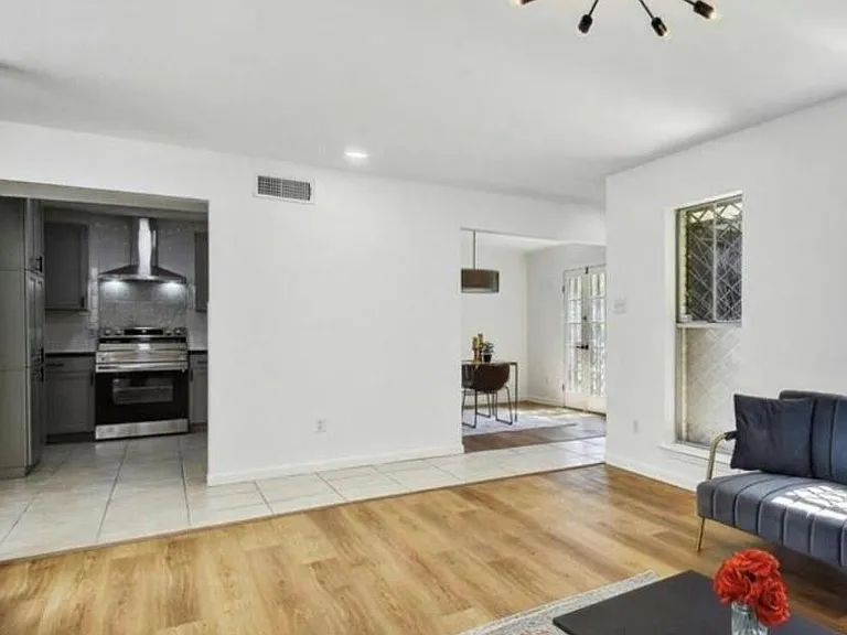 11821 Petal Dr — Photo 4