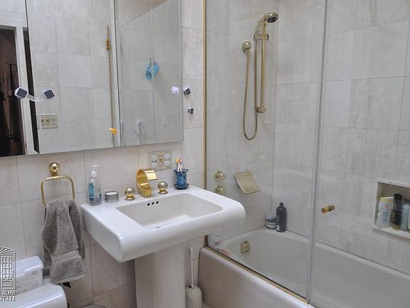 5th image of 5617 30th Ave #1
