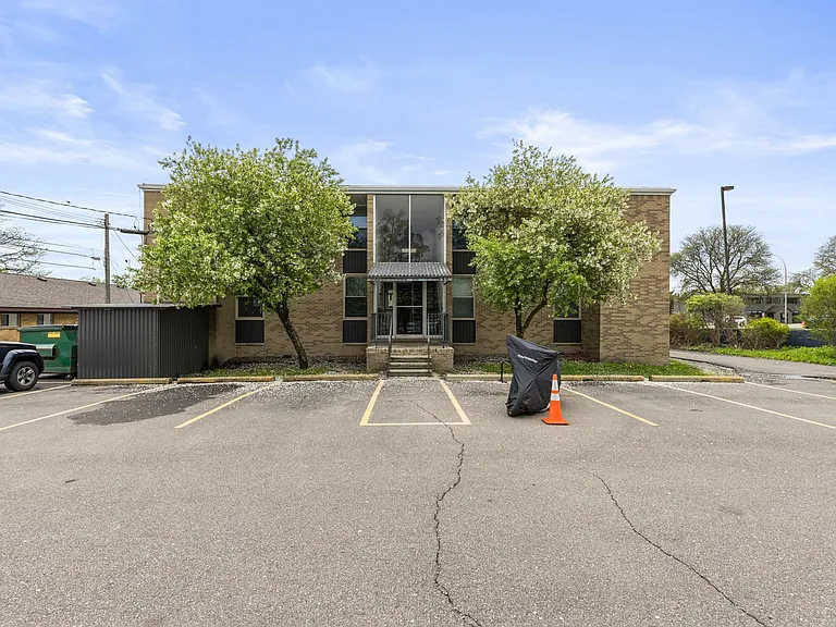 4312 & 4316 W Thirteen Mile Rd — Photo 17