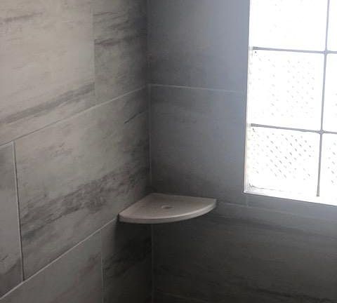 Shelving in bath tub