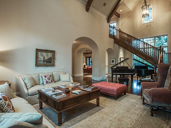 4th image of 10332 Woodford Dr