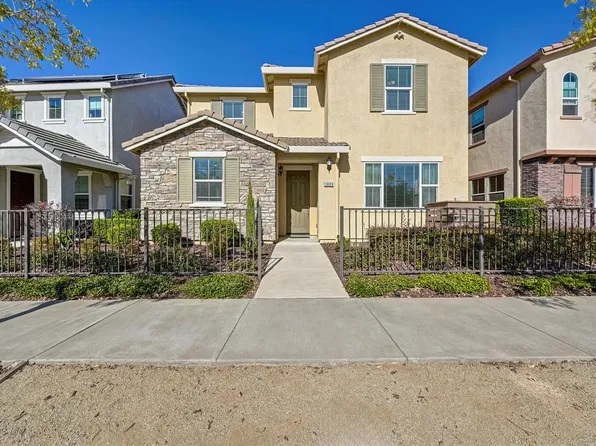 3809 Miners Ravine Dr, Roseville, CA 95661