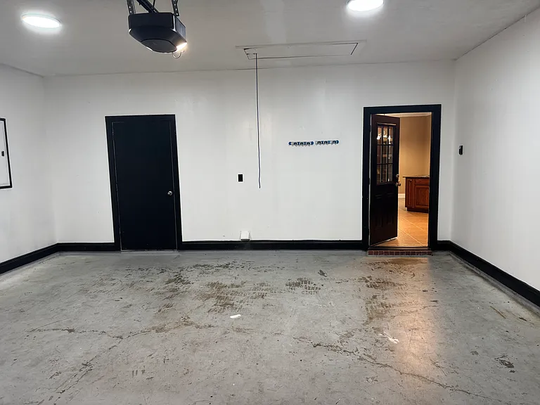 1050 Gage Dr — Photo 35