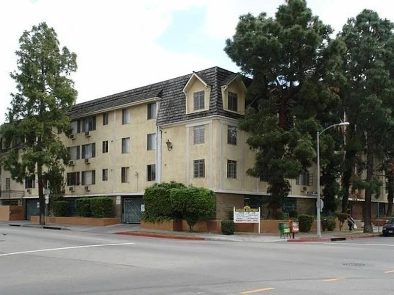 400 S Harvard Blvd — Photo 11