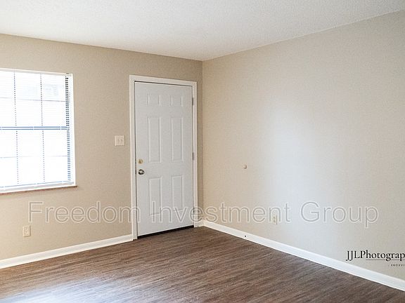 2nd image of 127 Hillcrest Dr NE #20